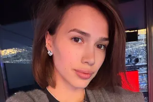 Алина Загитова после преображения появилась на концерте Xolidayboy в Москве Алина Загитова после преображения появилась на концерте Xolidayboy в Москве