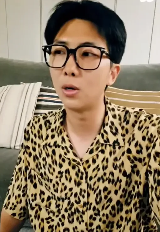 Ким Намджун провел продолжительную трансляцию для фанатов