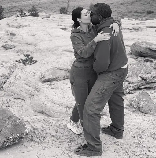 Ким и Канье женаты пять лет Ким и Канье женаты пять лет