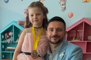«Возьмете на бэк-вокал?»: Сергей Лазарев показал поющую дочь и публично обратился к Татьяне Куртуковой «Возьмете на бэк-вокал?»: Сергей Лазарев показал поющую дочь и публично обратился к Татьяне Куртуковой