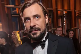 Евгений Цыганов надел кофту с именем новорожденной дочери Евгений Цыганов надел кофту с именем новорожденной дочери