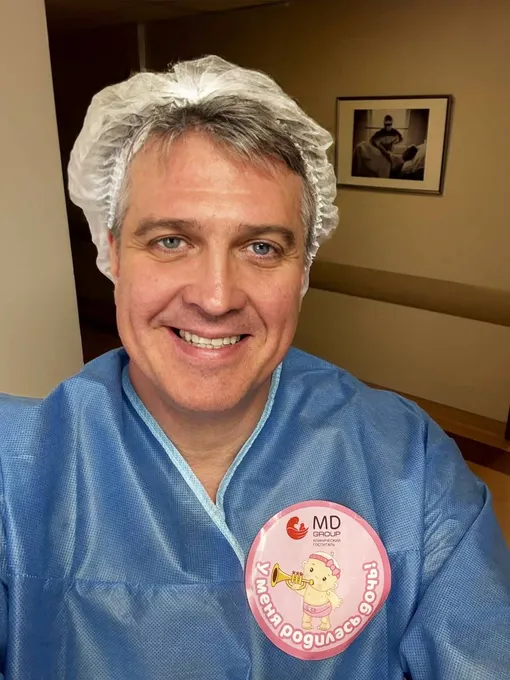 Денис Матросов сообщил, что его жена родила дочь