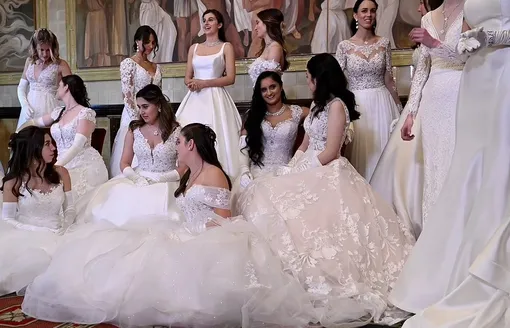 Презентация девушек из высшего сословия двору