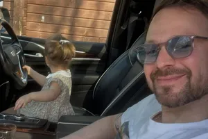 Малышка села за руль: Алексей Чадов показал умилительные фото с дочерью