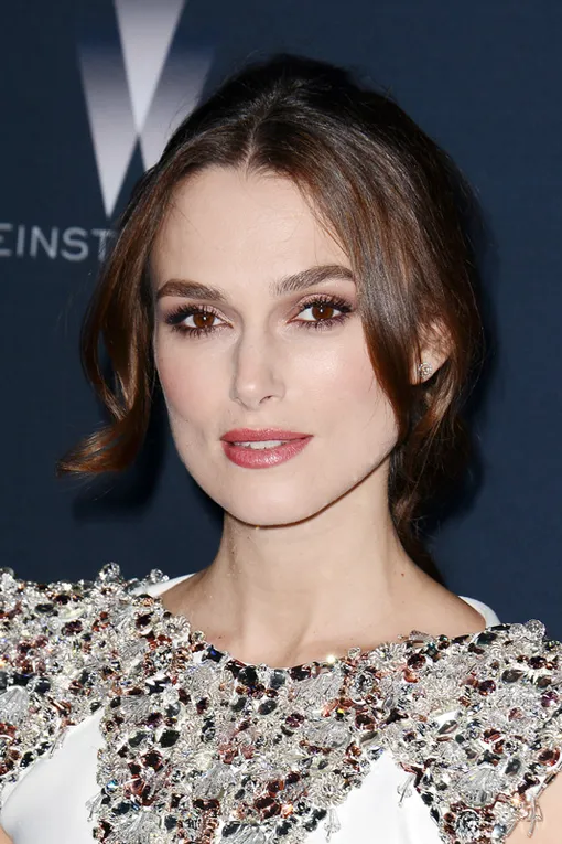 прически на прямой пробор