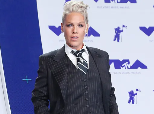 Пинк страдает от астмы с двух лет, но болезнь не помешала ей стать звездой мирового масштаба. болезни звезд