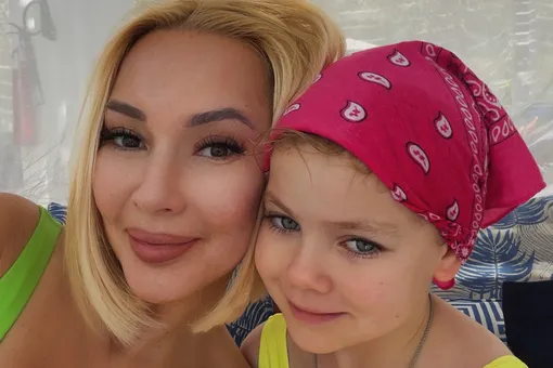 «Учу Машу жарить блины»: Лера Кудрявцева показала трогательное видео с дочерью «Учу Машу жарить блины»: Лера Кудрявцева показала трогательное видео с дочерью