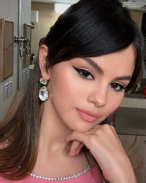 косая челка