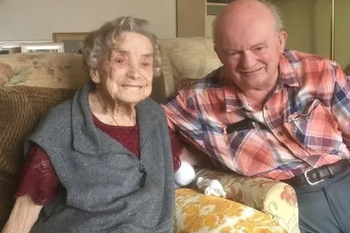 100-летняя англичанка вышла замуж за 74-летнего бойфренда 100-летняя англичанка вышла замуж за 74-летнего бойфренда