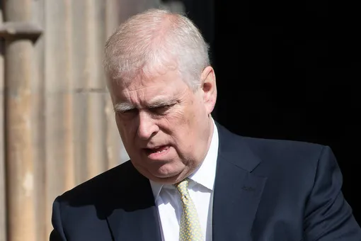 Карл III лишил титулов скандального младшего брата и выгнал его из королевской резиденции Карл III лишил титулов скандального младшего брата и выгнал его из королевской резиденции