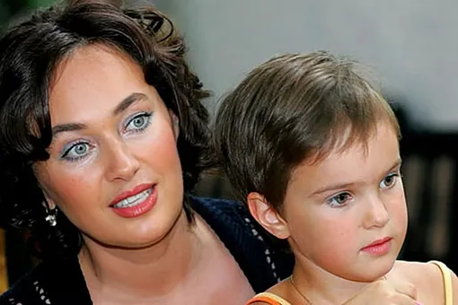 Орыс моншасындағы үлкен сиськилерді көрсететін жасырын камера