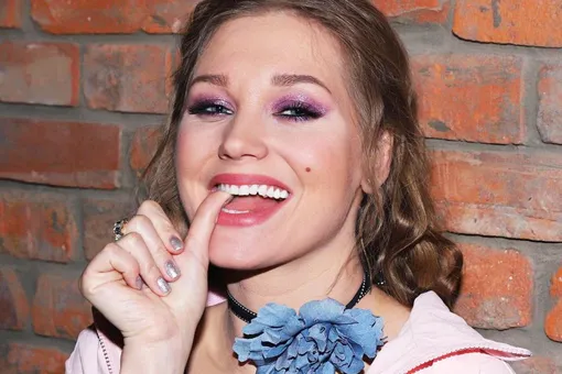 «Я запомнила эти глаза и вопросы на всю жизнь»: Кристина Асмус призналась, что ее очень удивила 12-летняя девочка «Я запомнила эти глаза и вопросы на всю жизнь»: Кристина Асмус призналась, что ее очень удивила 12-летняя девочка