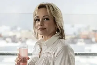 Татьяна Буланова вывела на сцену «беременных» танцовщиц на каблуках — видео Татьяна Буланова вывела на сцену «беременных» танцовщиц на каблуках — видео