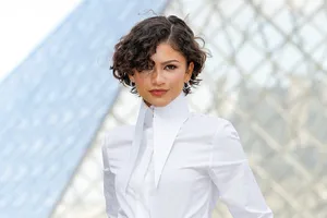 Зендая в белом платье появилась на Неделе моды в Париже после информации о тайной свадьбе с Томом Холландом