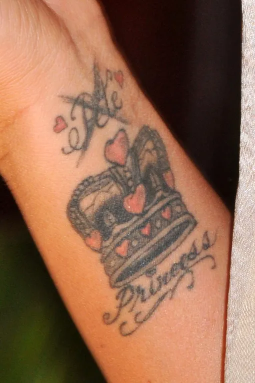 татуировки звезд