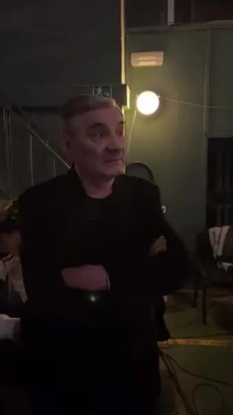 Нажми и смотри