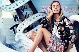 H&M представил лукбук коллекции Divided с яркими принтами H&M представил лукбук коллекции Divided с яркими принтами