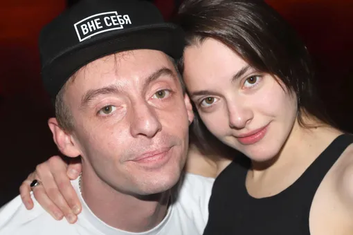 «Слишком суровое наказание»: Илья Дель пообещал добиться освобождения актрисы, ранившей его ножом в грудь