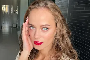 «Очаровательная невеста»: избранница Гарика Харламова снялась в свадебном платье