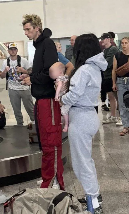 Machine Gun Kelly и Меган Фокс воссоединились ради дочери Machine Gun Kelly и Меган Фокс воссоединились ради дочери