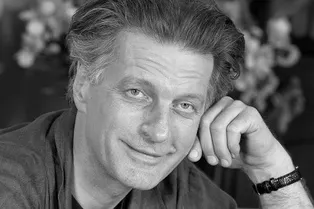 Умер ведущий Первого канала Сергей Колесников, сыгравший в «Крепком орешке» и «Дальнобойщиках»