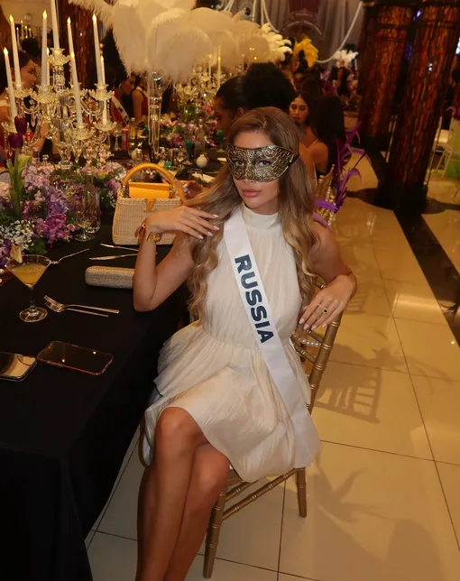 Анастасия Венза на шоу Simon Cabaret Phuket