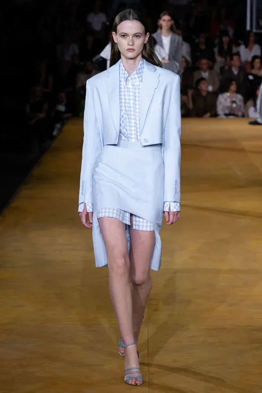 Burberry весна-лето 2020