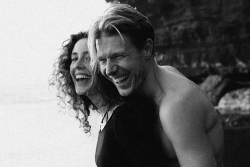 Никиту Ефремова сняли на Бали в объятиях 26-летней актрисы сериала «Разочарованные» Никиту Ефремова сняли на Бали в объятиях 26-летней актрисы сериала «Разочарованные»