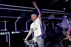 Филипп Киркоров поздравил женщин с 8 марта и провел для них велотренировку