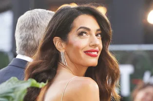 Амаль Клуни показывает, как носить самый модный зимний комплект — подойдет любой фигуре Амаль Клуни показывает, как носить самый модный зимний комплект — подойдет любой фигуре