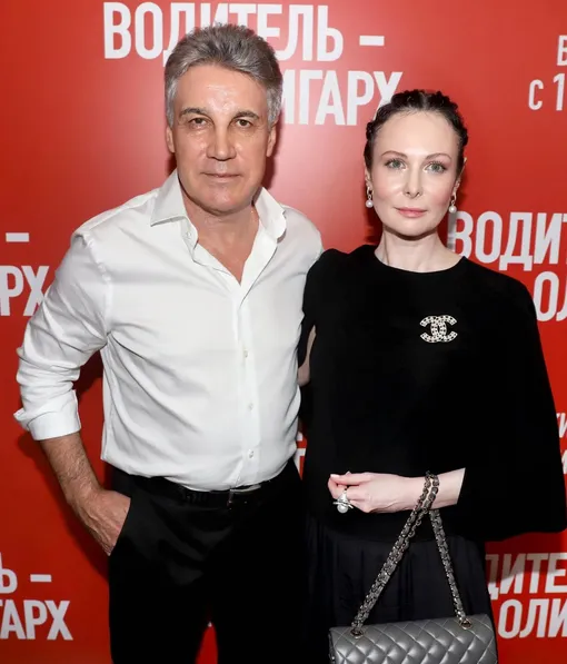 Супруги Алексей Пиманов и Ольга Погодина на премьере комедии «Водитель-олигарх». 17 июля 2024 г.