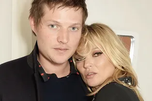 Воссоединилась с молодым возлюбленным после разлуки: Кейт Мосс вышла в свет с Николаем фон Бисмарком в Милане Воссоединилась с молодым возлюбленным после разлуки: Кейт Мосс вышла в свет с Николаем фон Бисмарком в Милане