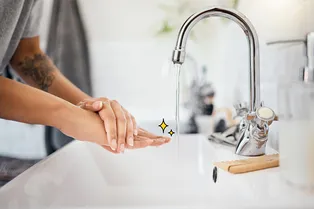 Спасти и сохранить: эта бьюти-рутина омолодит твои руки на 10 лет