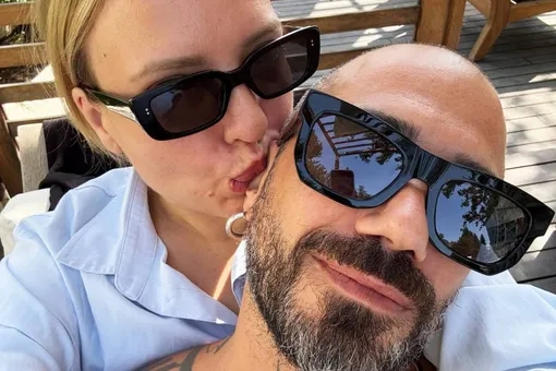 «А это мой парень, знакомьтесь»: звезда «Женского стендапа» Ирина Мягкова впервые показала возлюбленного «А это мой парень, знакомьтесь»: звезда «Женского стендапа» Ирина Мягкова впервые показала возлюбленного