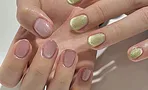 Клубничная матча: 10 самых нежных дизайнов летнего маникюра