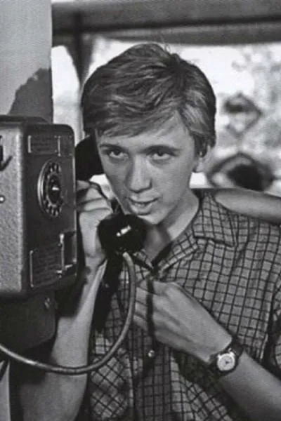 Евгений Стеблов в фильме «Я шагаю по Москве» Евгений Стеблов в фильме «Я шагаю по Москве»