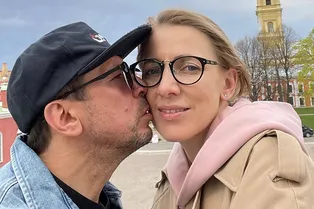 Жена Андрея Мерзликина эмоционально прокомментировала слухи о его изменах Жена Андрея Мерзликина эмоционально прокомментировала слухи о его изменах