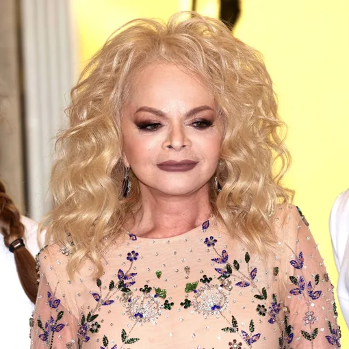 Лариса Долина пообещала вернуть деньги за квартиру покупательнице