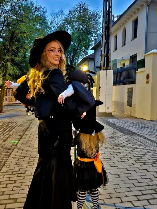 Эмбер Херд с тремя детьми в Мадриде