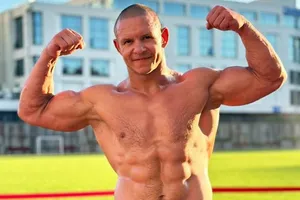 Момент убийства чемпиона России Дмитрия Исаева бывшим бойфрендом его возлюбленной попал на видео