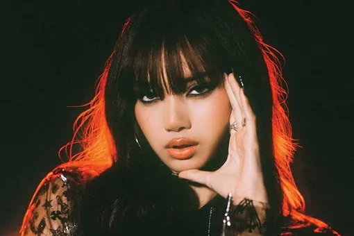 Лиса из BLACKPINK призналась, что ей не хватает денег на клипы