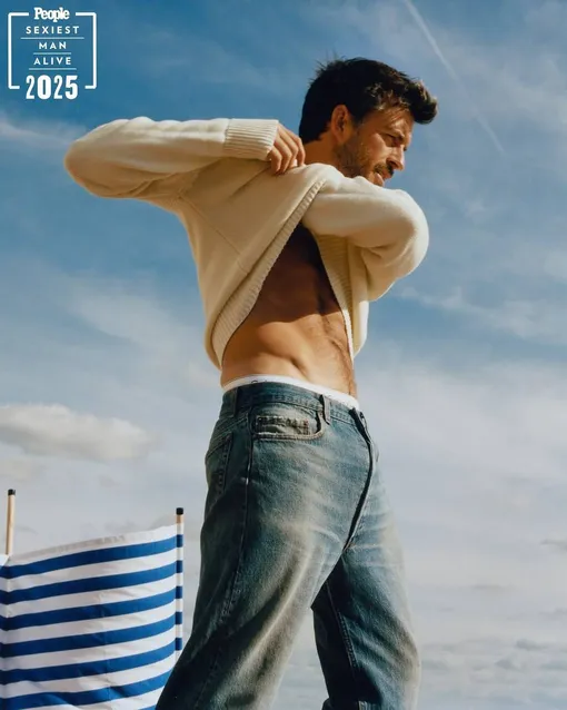 Джонатана Бейли назвали самым сексуальным мужчиной 2025-го года Джонатана Бейли назвали самым сексуальным мужчиной 2025-го года