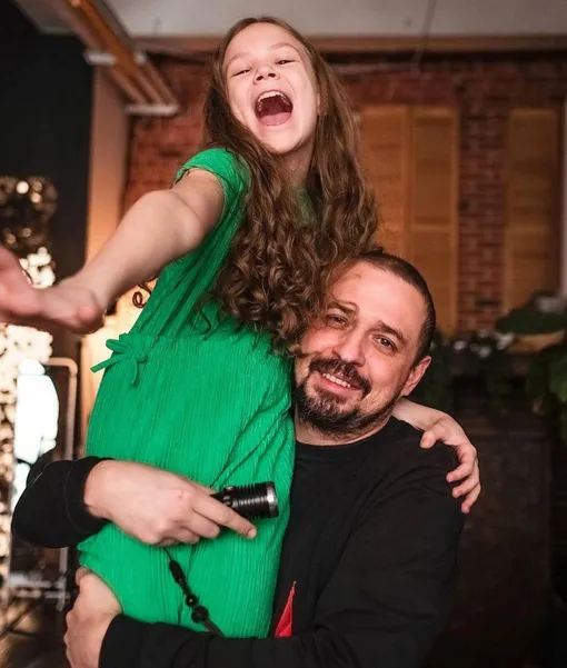 Олег Верещагин и его младшая дочь Арина