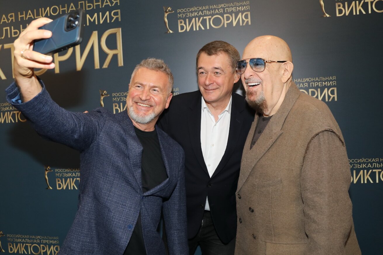 Юбилейная церемония соберет всех музыкальных звезд: кто получит заветную статуэтку?