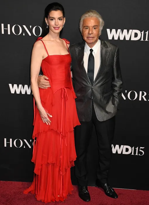 Энн Хэтэуэй и Джанкарло Джамметти Энн Хэтэуэй и Джанкарло Джамметти