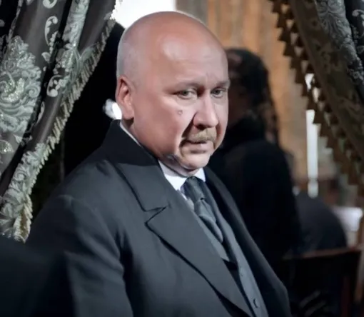 Сергей Бережнов в сериале «Адвокатъ Ардашевъ. Маскарад со смертью» Сергей Бережнов в сериале «Адвокатъ Ардашевъ. Маскарад со смертью»