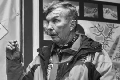 «Попали под камнепад»: погиб известный альпинист Александр Расторгуев, травмирована Екатерина Федорова «Попали под камнепад»: погиб известный альпинист Александр Расторгуев, травмирована Екатерина Федорова