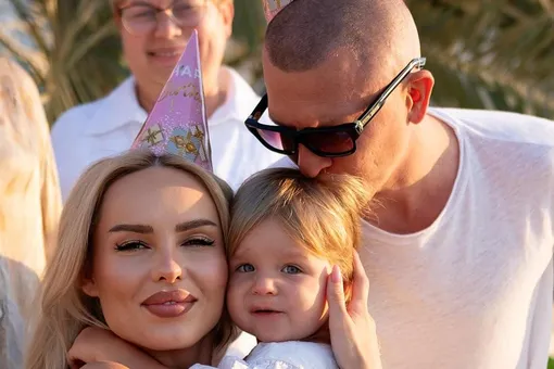 «Я хочу приумножать любовь»: Ханна отпраздновала день рождения младшей дочери на пляже в Дубае «Я хочу приумножать любовь»: Ханна отпраздновала день рождения младшей дочери на пляже в Дубае
