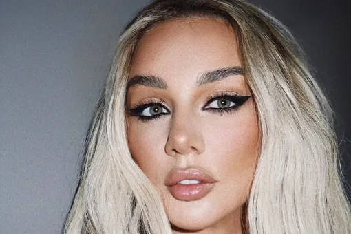 Анна Седокова показала фигуру в провокационном купальнике на отдыхе в Дубае Анна Седокова показала фигуру в провокационном купальнике на отдыхе в Дубае