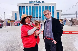 Комедийный дуэт «Боня и Кузьмич» сняли клип на хит «Ленинграда» о «лабутенах» Комедийный дуэт «Боня и Кузьмич» сняли клип на хит «Ленинграда» о «лабутенах»